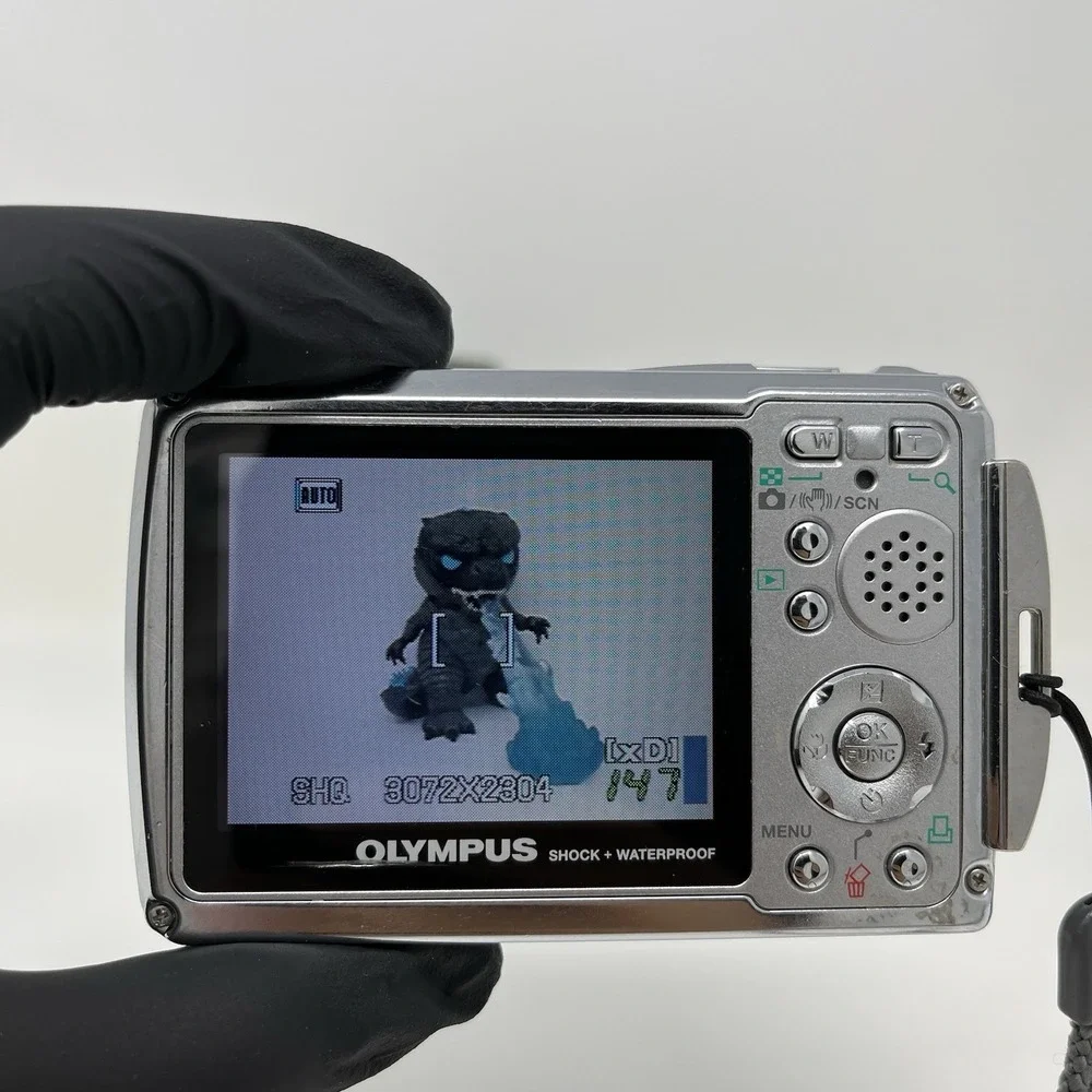 Olympus Stylus 720 SW Compact Camera Waterproof Shockproof 7.1MP 3x Silver READ